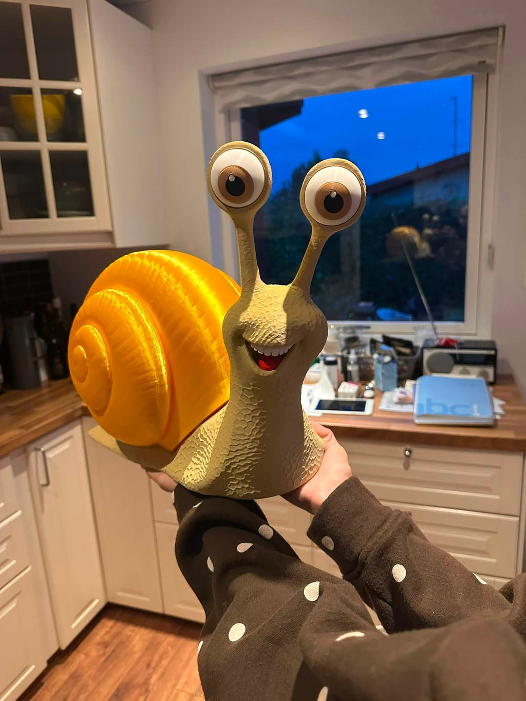 🐌 Sjov kæmpe snegl 35 cm – vælg selv farverne