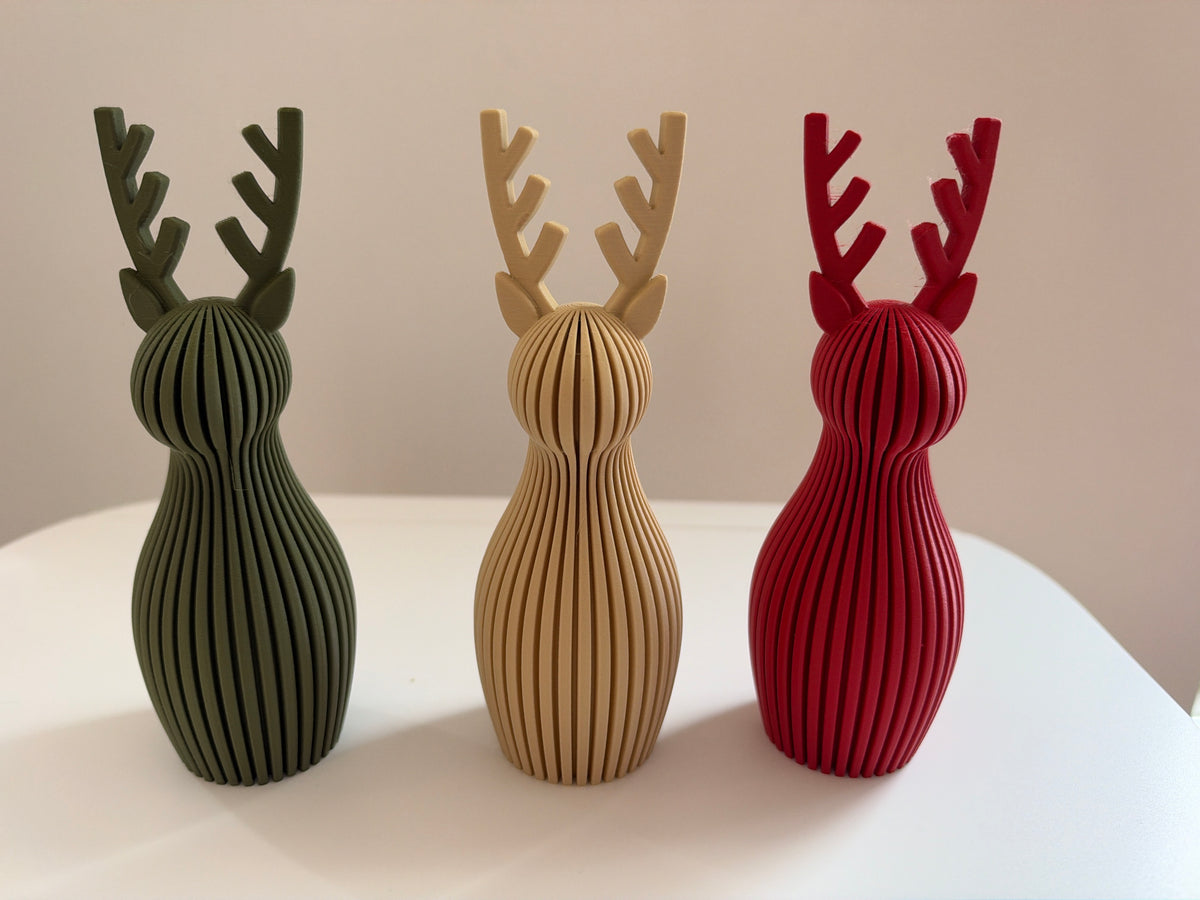 Japandi-rensdyr som moderne 3D-printet juledekoration