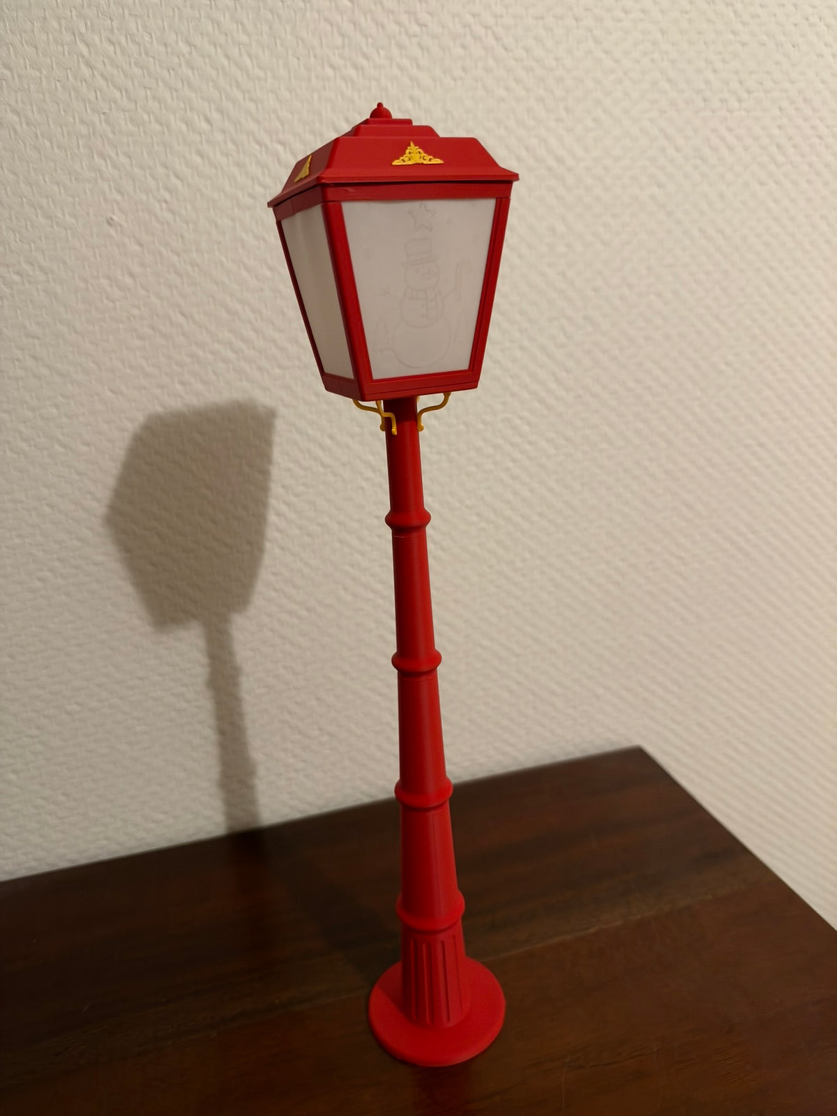 Mini-julelanterne 42 cm i rød med guldfarvede detaljer